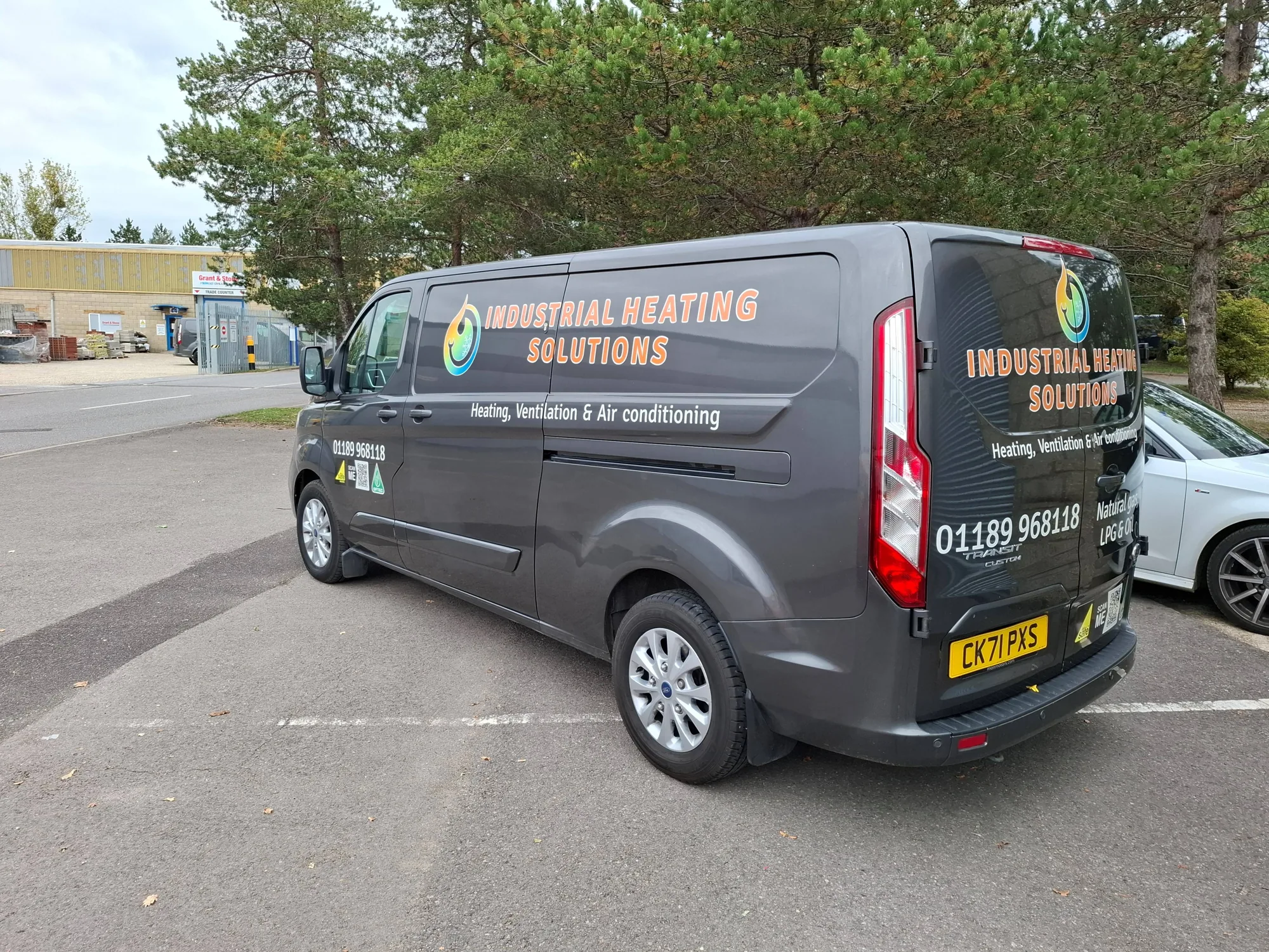 Warm air heating installation at a commercial unit in Oxford