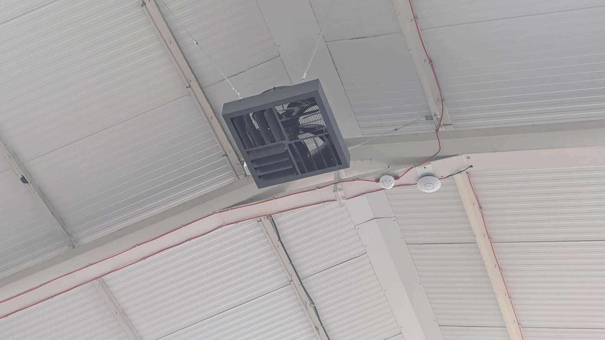 Powrmatic destratification fan fitted at roof level in a warehouse in Reading